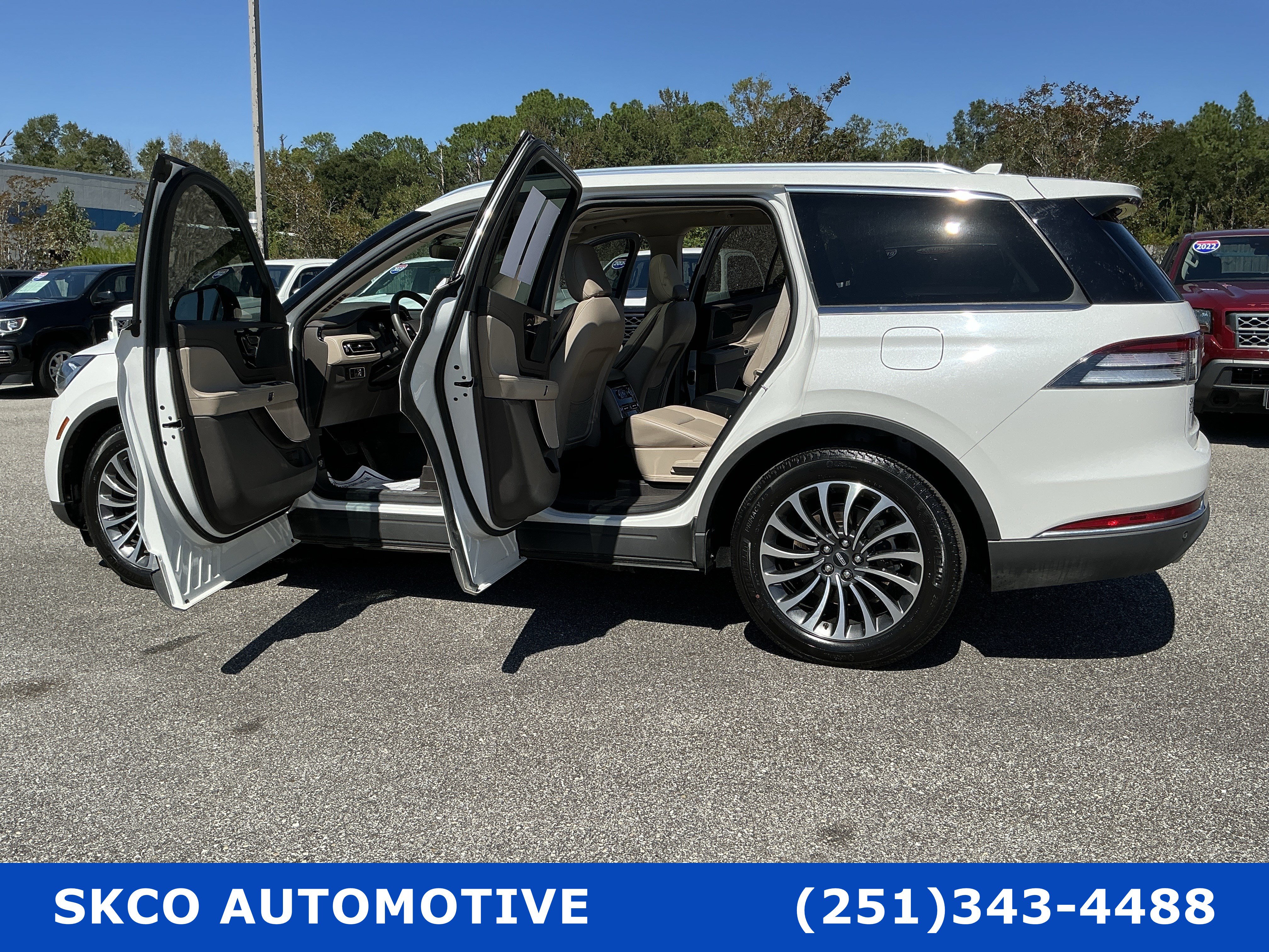 Used 2023 Lincoln Aviator 2WD w/ Premium Package image 31