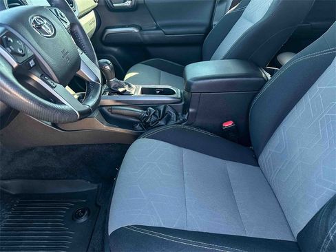 Used 2021 Toyota Tacoma TRD Off-Road image 13