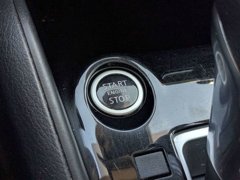 Used 2020 Nissan Versa SV FWD image 26