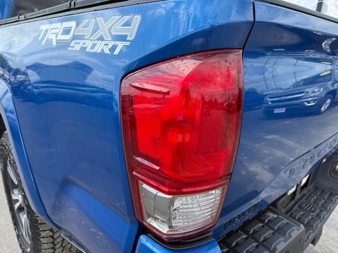 Certified 2017 Toyota Tacoma TRD Sport w/ Premium & Technology Package AWD/4WD image 17