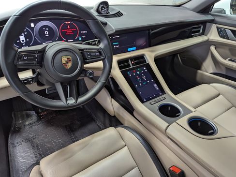 Used 2025 Porsche Taycan image 4