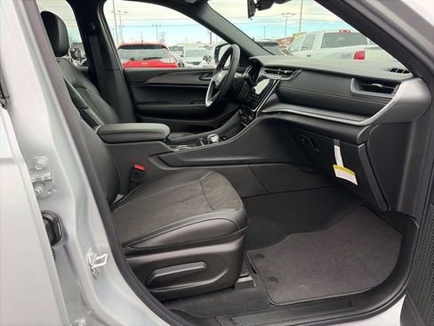 New 2025 Jeep Grand Cherokee Altitude w/ Trailer Tow Package image 13