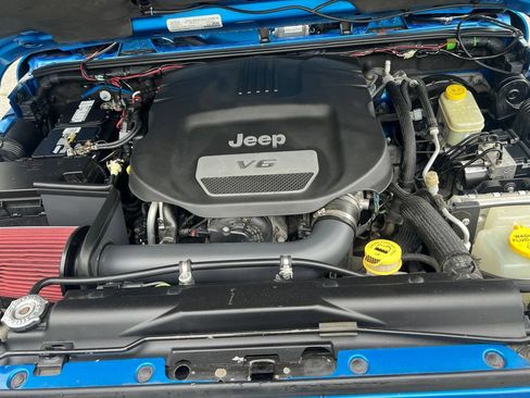 Used 2016 Jeep Wrangler Unlimited Rubicon AWD/4WD image 9