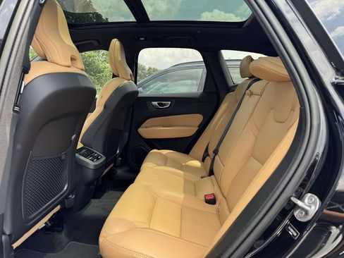 Used 2023 Volvo XC60 B5 Ultimate w/ Climate Package AWD/4WD image 8
