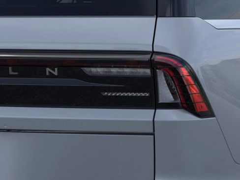 New 2026 Lincoln Navigator Premiere AWD/4WD image 23