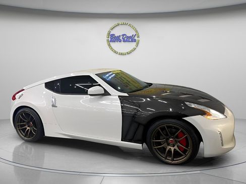 Used 2017 Nissan 370Z Coupe RWD image 7