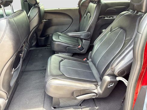 Used 2025 Chrysler Pacifica Select FWD image 24