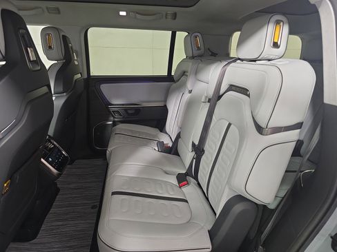 Used 2023 Rivian R1S Launch Edition image 21