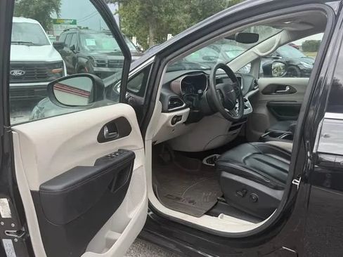 Used 2020 Chrysler Voyager Lxi FWD image 6
