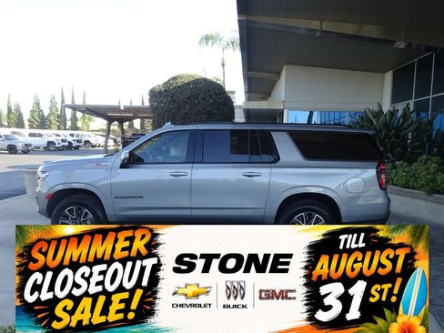 Certified 2024 Chevrolet Suburban Z71 w/ Luxury Package AWD/4WD image 4