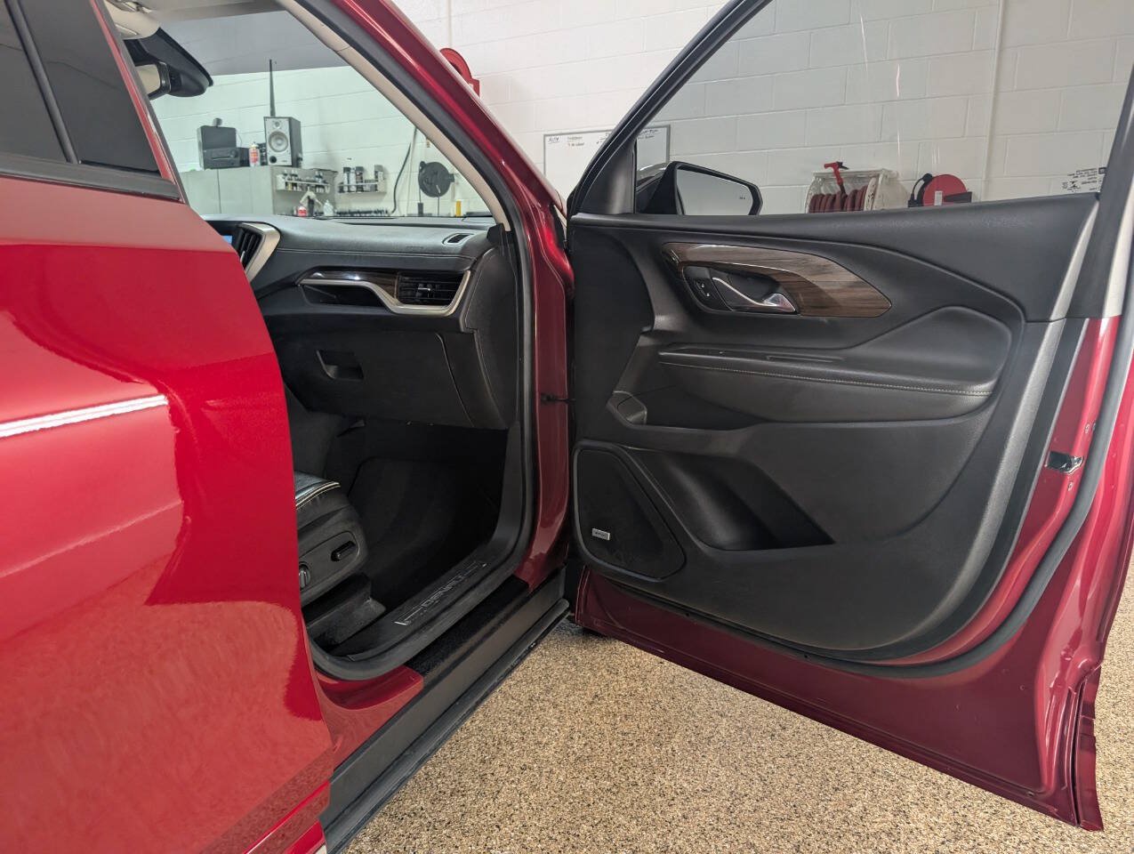 Used 2019 GMC Terrain Denali w/ GMC Pro Grade Package AWD/4WD image 19