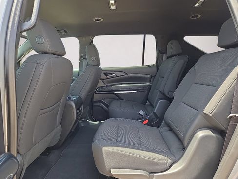 Used 2025 Chevrolet Traverse LT FWD image 15