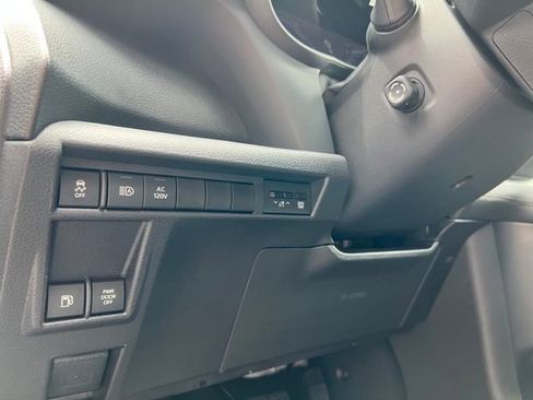 Used 2025 Toyota Sienna Limited image 14