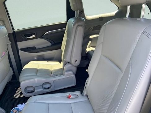 Used 2017 Toyota Highlander Limited Platinum AWD/4WD image 17