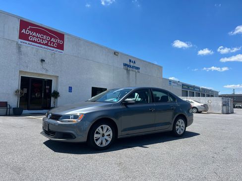 Used 2011 Volkswagen Jetta SE FWD image 1