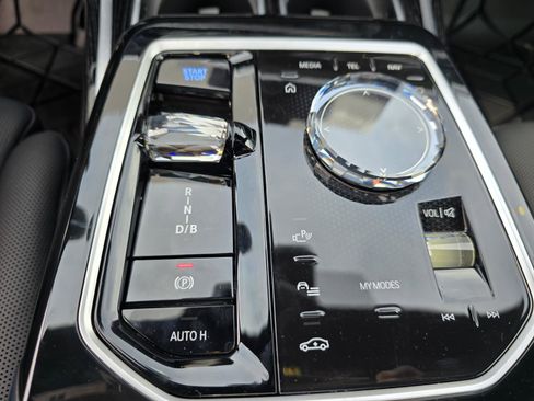 New 2025 BMW i7 xDrive60 w/ Premium Package image 22