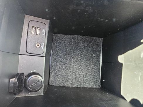 Used 2017 Subaru Forester 2.5i Premium w/ All-Weather Package image 37