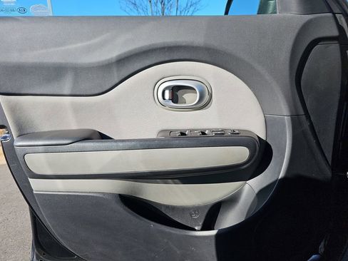 Used 2015 Kia Soul image 31