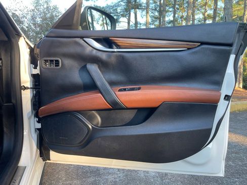 Used 2017 Maserati Ghibli S image 19