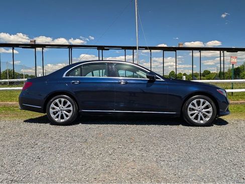Used 2018 Mercedes-Benz E 300 4MATIC w/ Premium 2 Package image 4