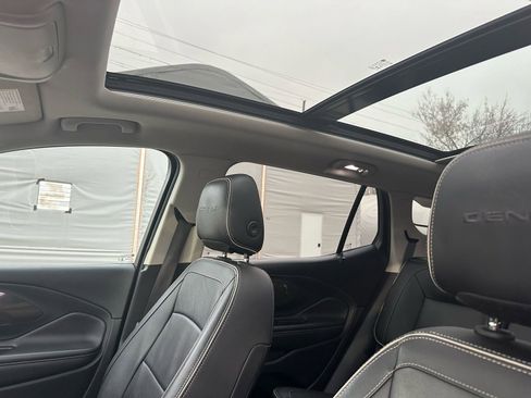 Used 2019 GMC Terrain Denali w/ Advanced Safety Package image 11