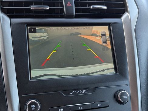 Used 2019 Ford Fusion SE image 14