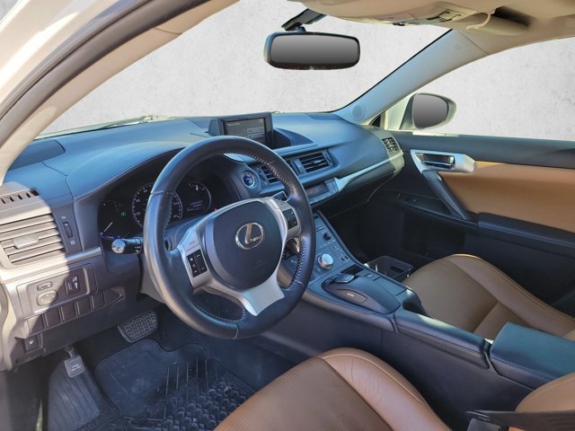 Used 2013 Lexus CT 200h w/ Premium Pkg w/Navigation FWD image 10