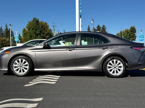 Used 2020 Toyota Camry LE FWD image 2