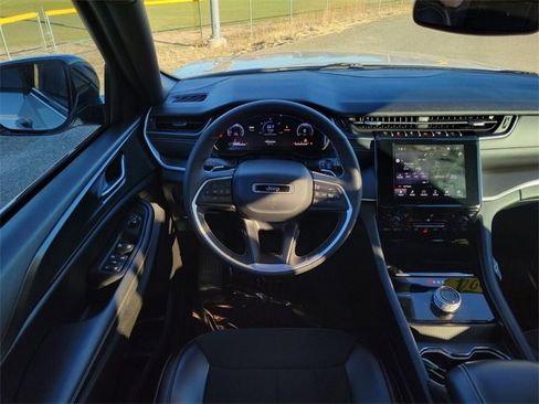 Used 2024 Jeep Grand Cherokee Altitude image 13