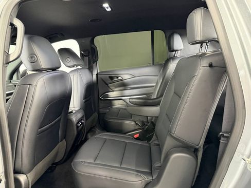 Used 2025 Chevrolet Traverse LT FWD image 26