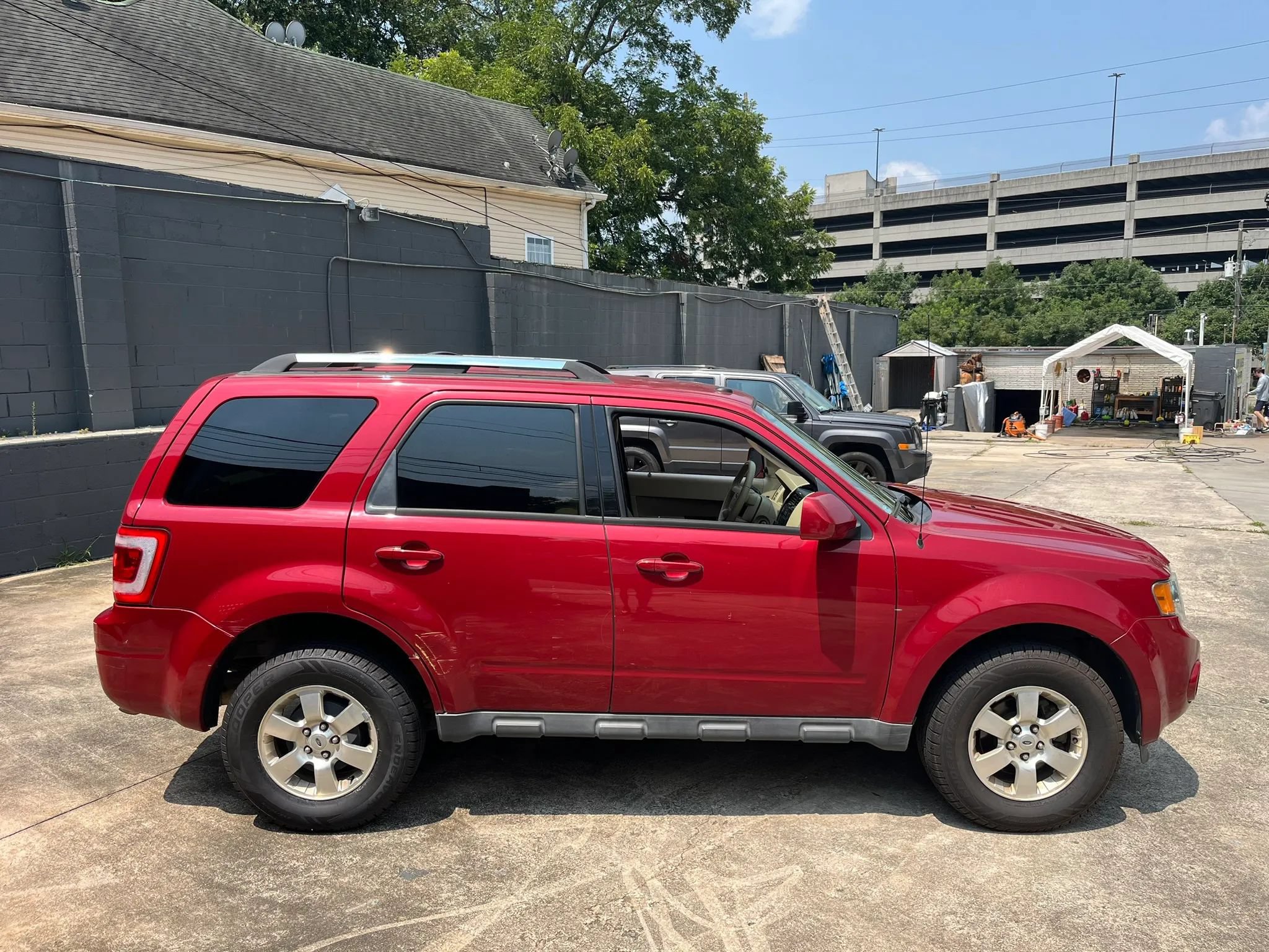 Used 2011 Ford Escape Limited FWD image 5