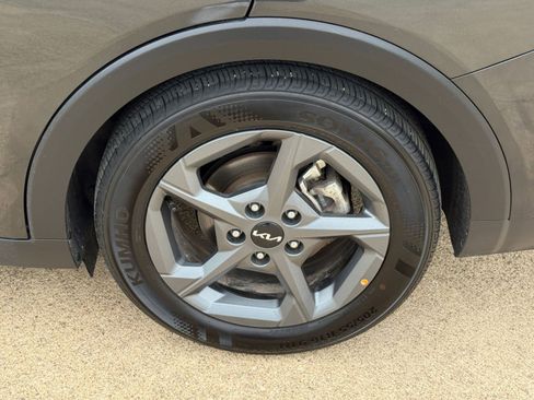 Used 2025 Kia K4 LXS image 31