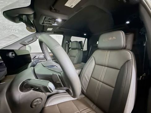 Used 2025 Chevrolet Tahoe High Country image 26