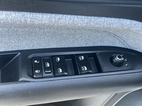 Used 2025 Jeep Compass Latitude image 22