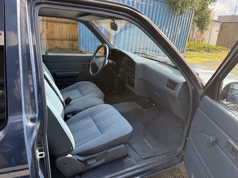 Used 1989 Toyota Pickup Deluxe image 7