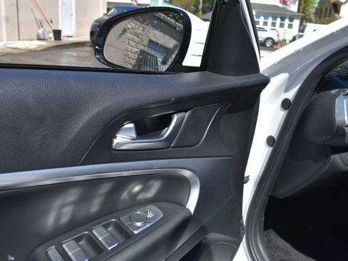 Used 2025 Genesis G70 2.5T RWD image 14