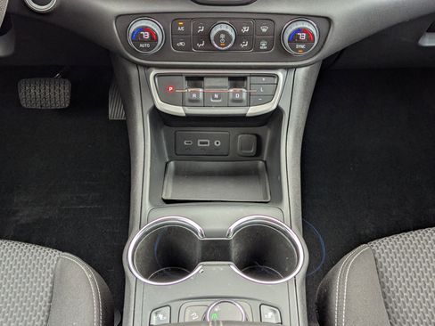 Used 2024 GMC Terrain SLE w/ Driver Convenience Package image 19