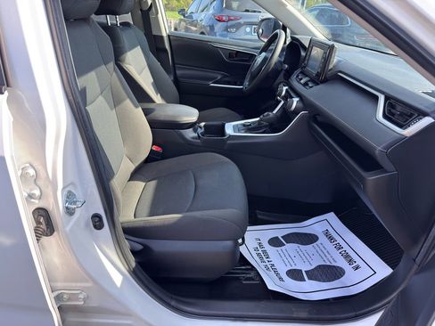 Used 2022 Toyota RAV4 LE AWD/4WD image 29