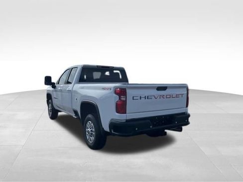 Used 2022 Chevrolet Silverado 2500 LT w/ Convenience Package image 3