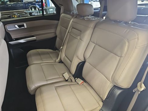 Used 2021 Ford Explorer Limited w/ Equipment Group 301A AWD/4WD image 14