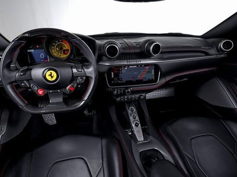 Used 2020 Ferrari Portofino image 5