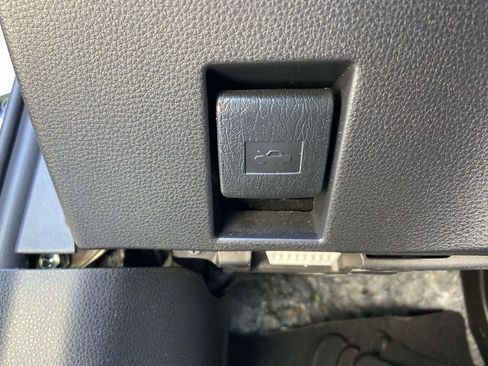 Used 2025 Toyota Corolla SE FWD image 28