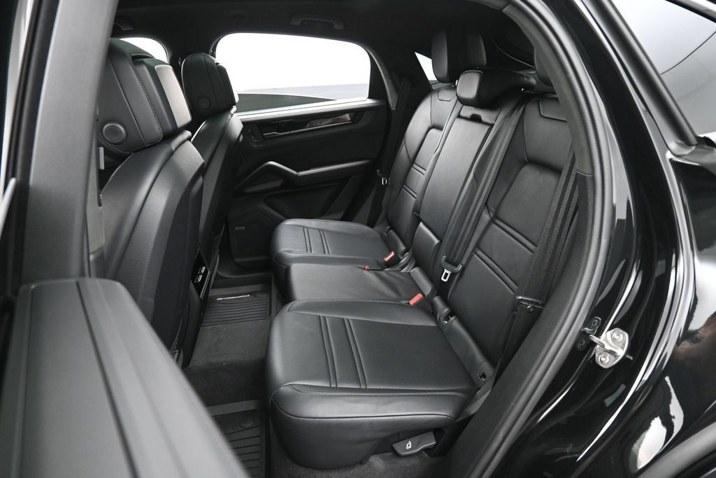 Certified 2025 Porsche Cayenne GTS AWD/4WD image 26