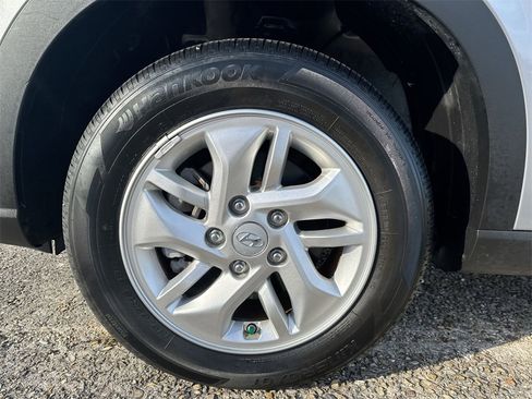 Used 2024 Hyundai Venue SE image 12