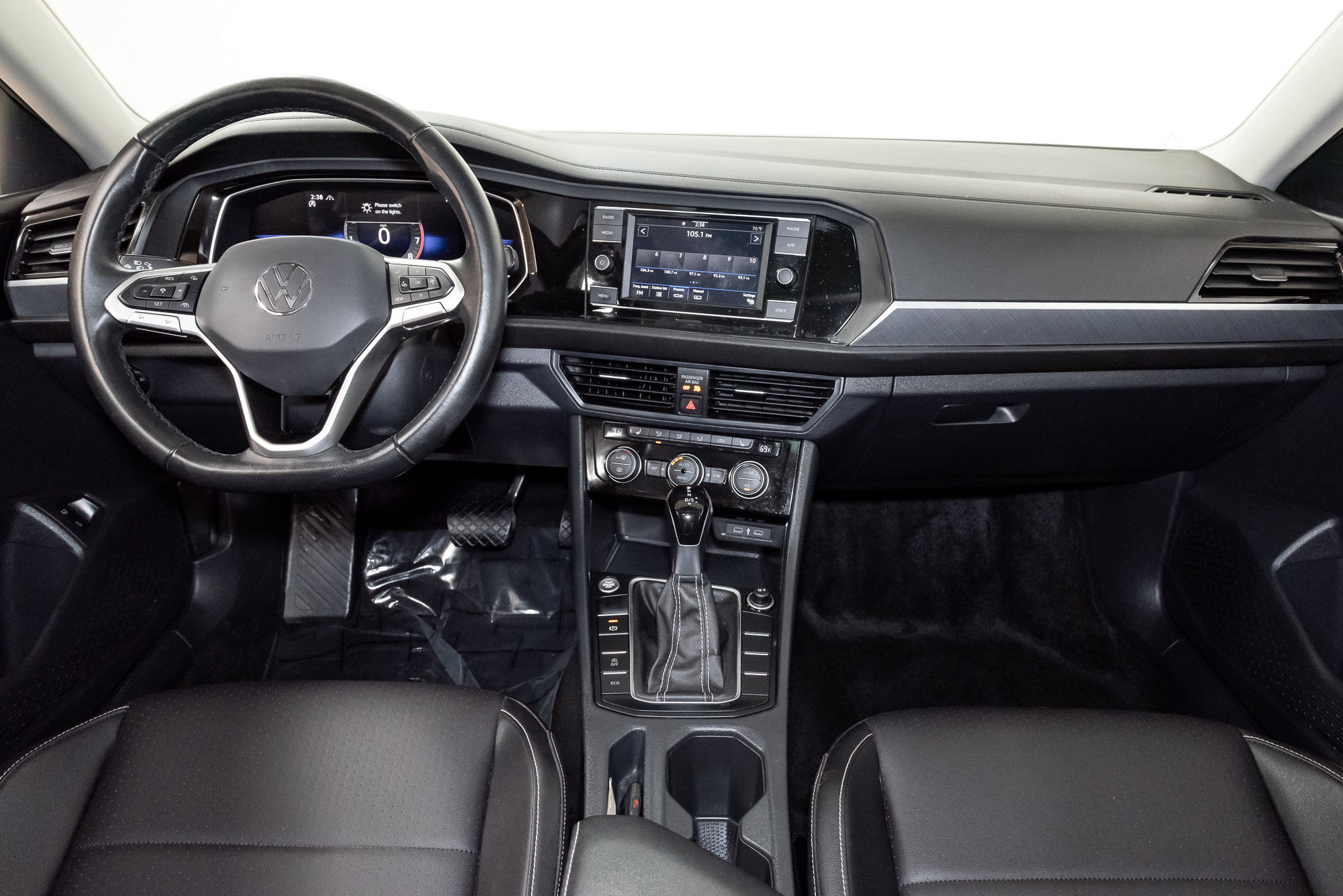 Used 2024 Volkswagen Jetta SE w/ Panoramic Sunroof Package FWD image 25