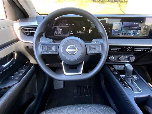 Used 2025 Nissan Kicks SV FWD image 5