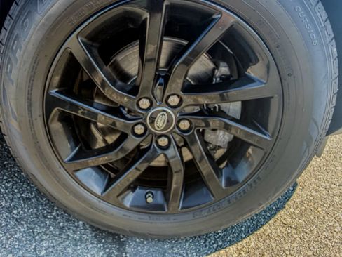 Used 2019 Land Rover Discovery Sport HSE AWD/4WD image 32
