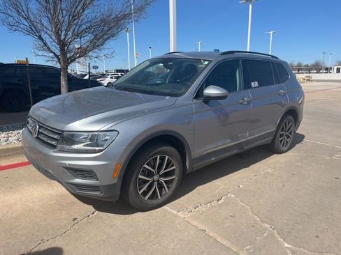 Used 2021 Volkswagen Tiguan SE image 2