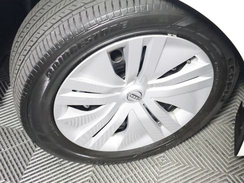 Used 2025 Nissan Leaf S FWD image 19