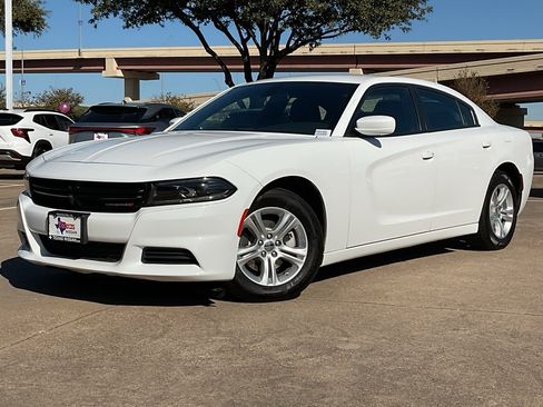 Used 2022 Dodge Charger SXT image 2
